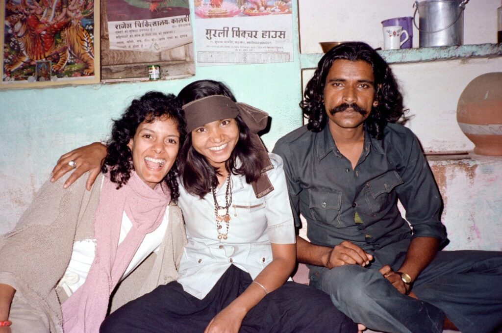 Phoolan Devi, Susie Coelho & Maan Singh - 1983 Susie Coelho, Phoolan Devi and Maan Singh seated together in jail, 1983